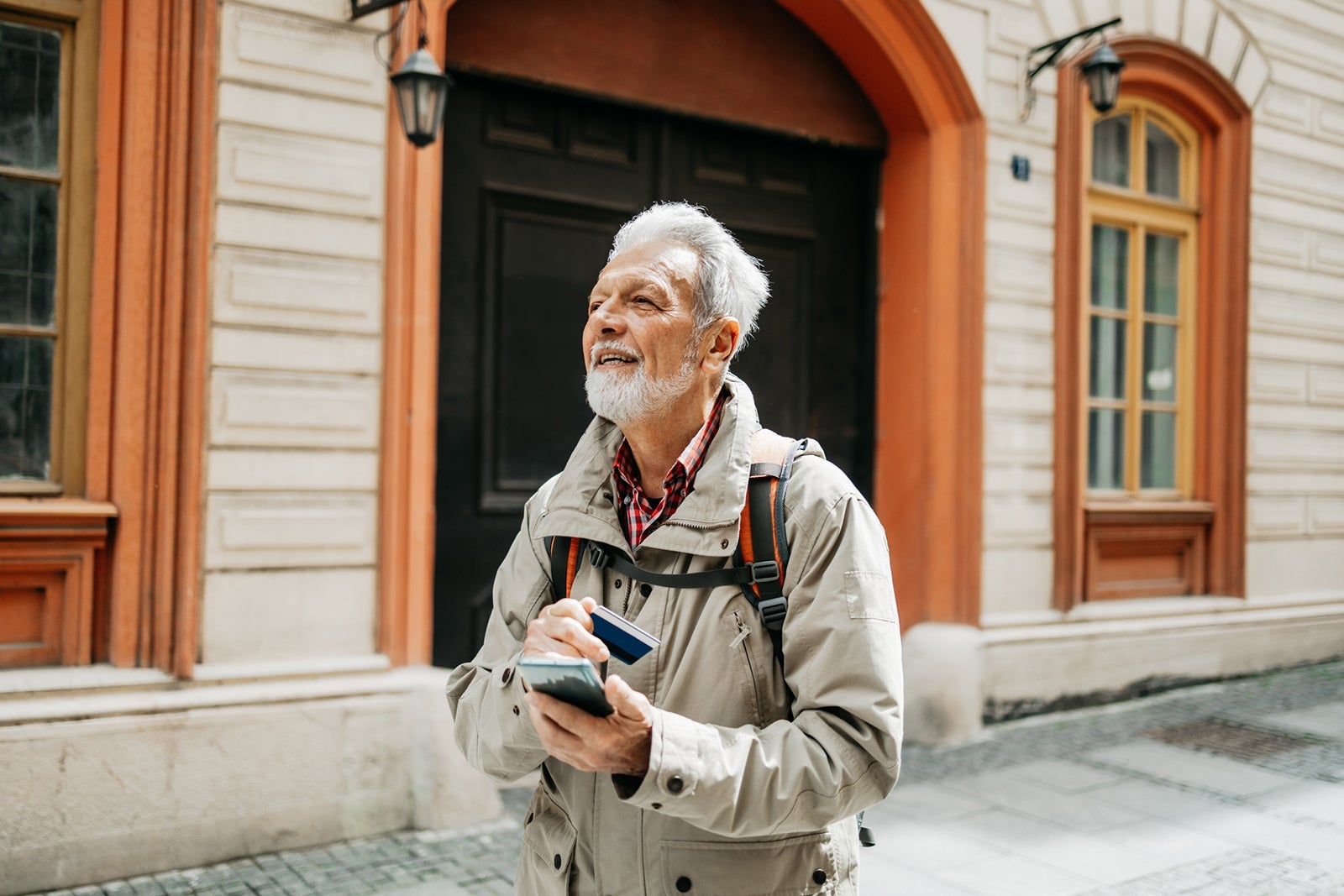 Senior man shopping online in the city