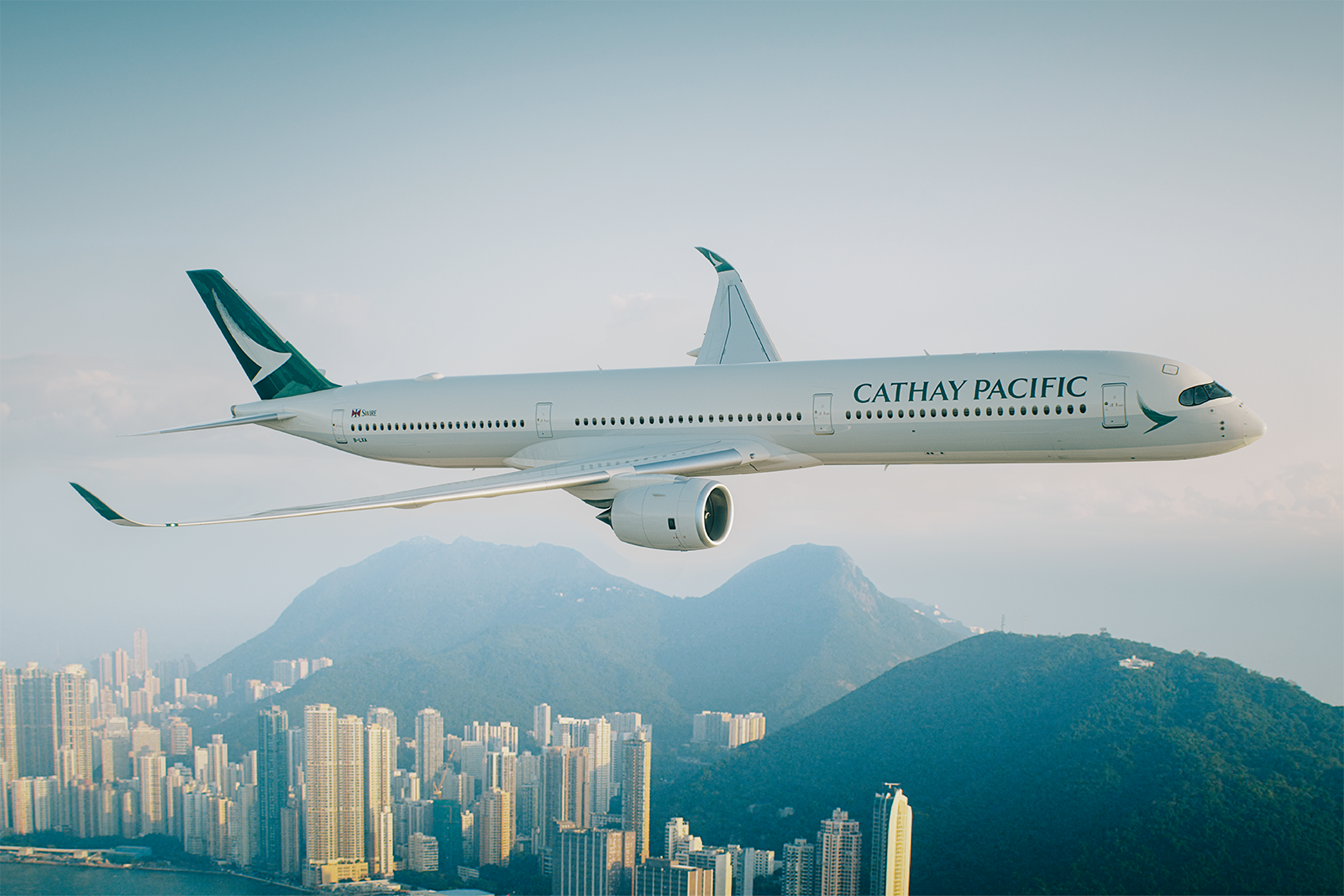 20251002_Cathay Pacific SponCon Q4_Hong Kong Sweepstakes_Flight over city - Cropped - 1600px-01